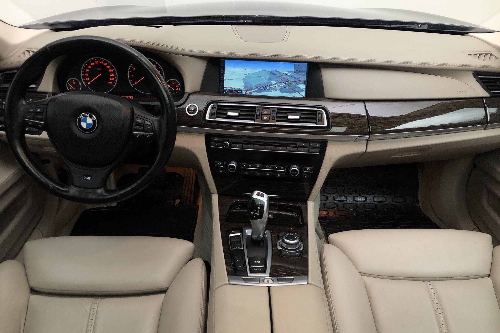 BMW 750i Sedan, F01 (407hk) - 16 732 mil - Automat - svart - 2009