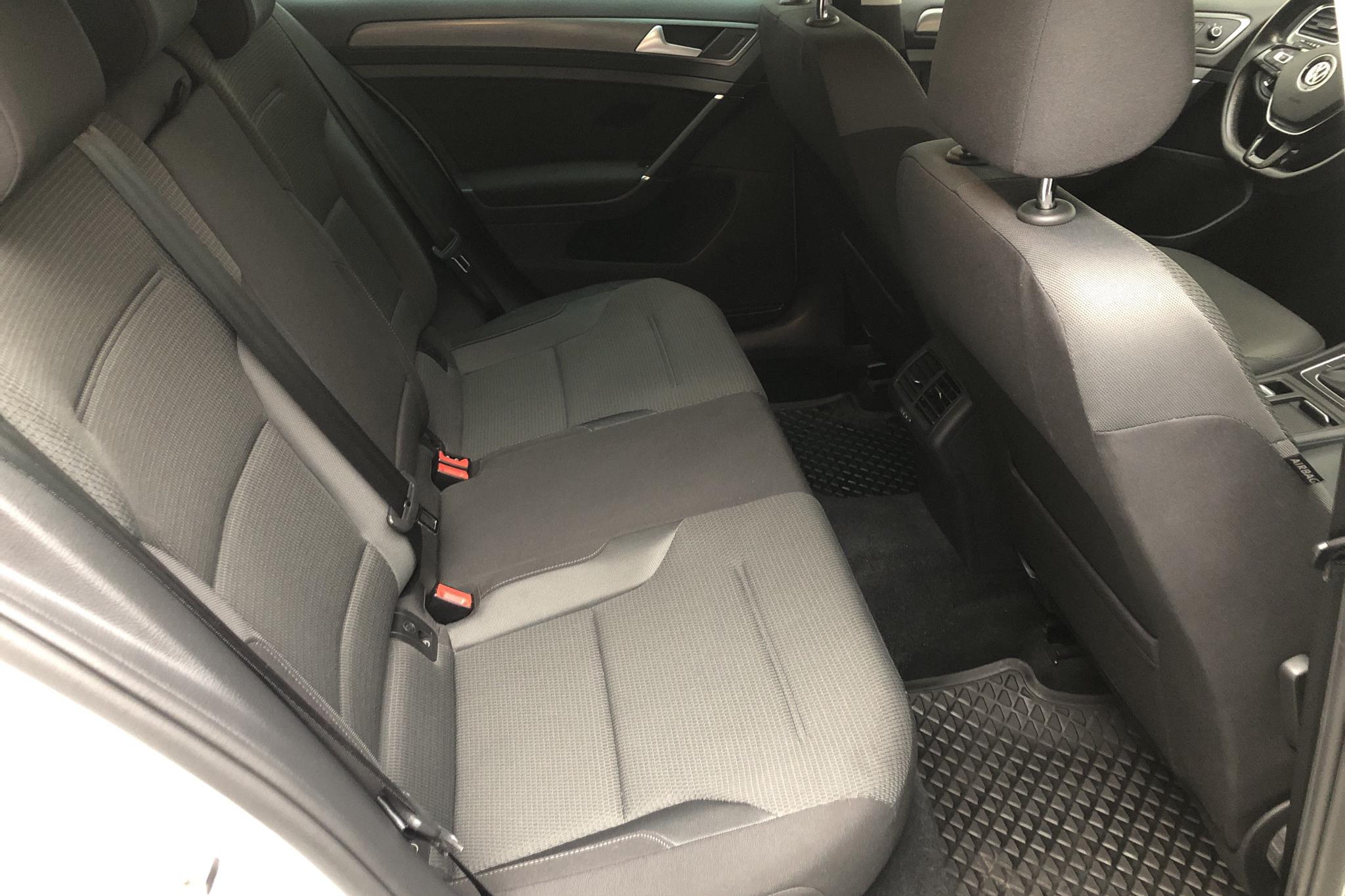 VW Golf VII 1.4 TGI BlueMotion Sportscombi (110hk) - 6 053 mil - Manuell - vit - 2018