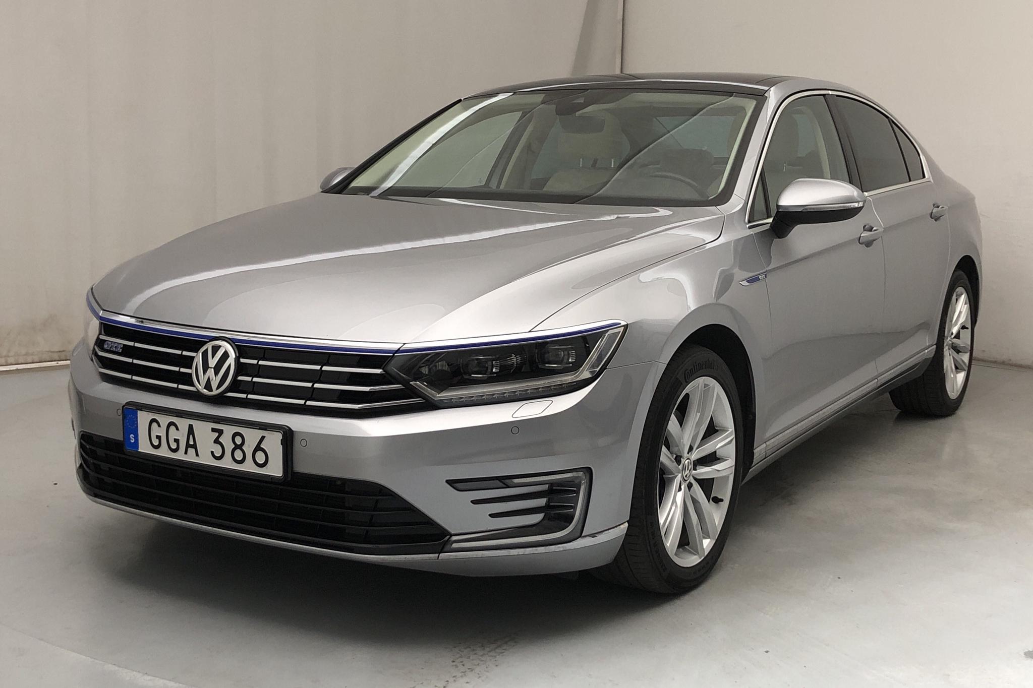 VW Passat 1.4 Plug-in-Hybrid (218hk) - 6 675 mil - Automat - silver - 2019
