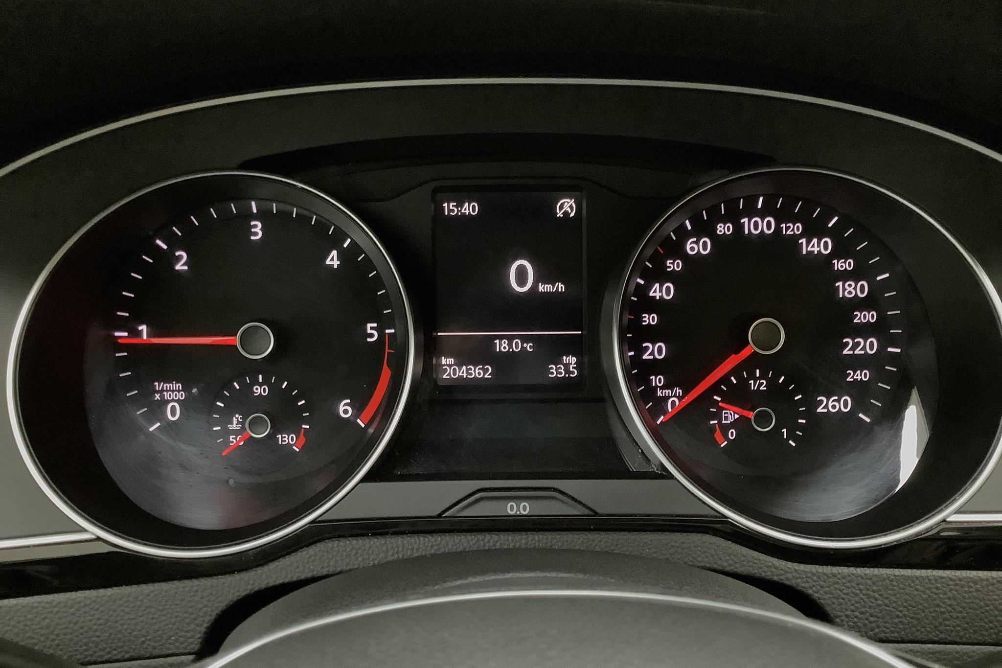 VW Passat 2.0 TDI Sportscombi 4MOTION (150hk) - 20 437 mil - Manuell - vit - 2017