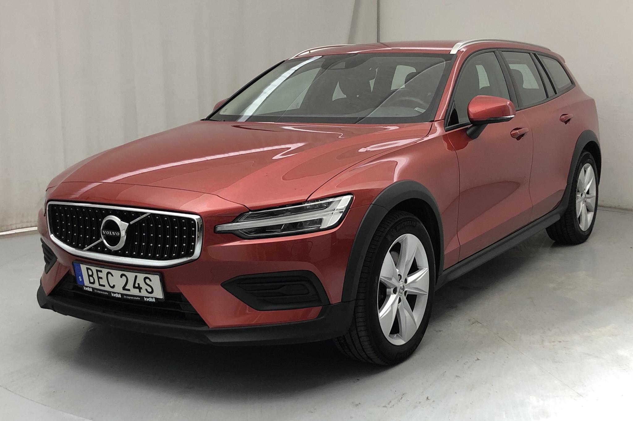 Volvo V60 D4 Cross Country AWD (190hk) - 69 960 km - Automatic - red - 2019