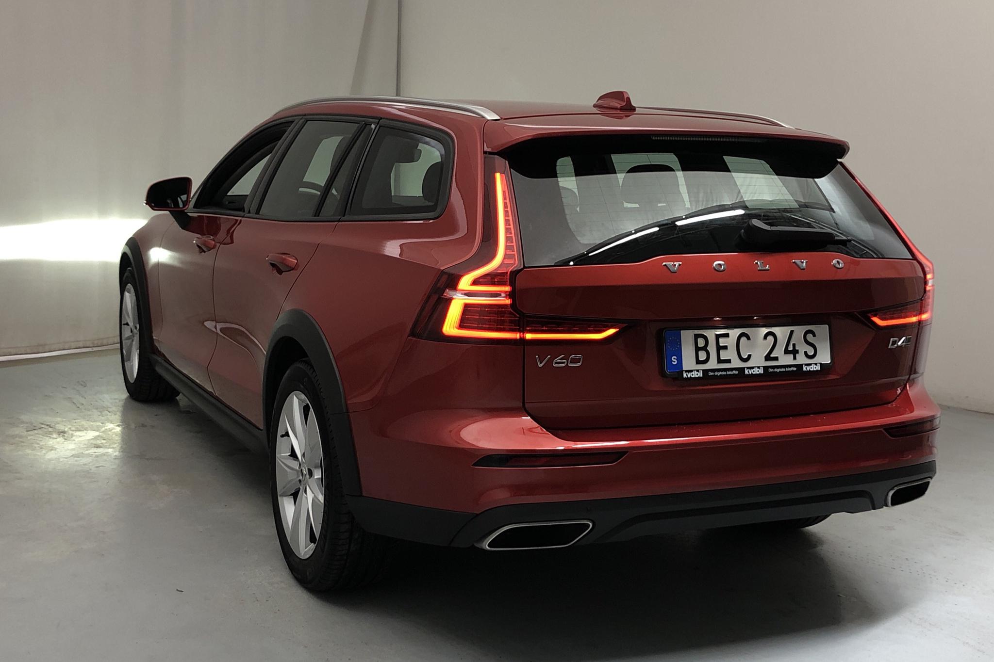 Volvo V60 D4 Cross Country AWD (190hk) - 69 960 km - Automatic - red - 2019