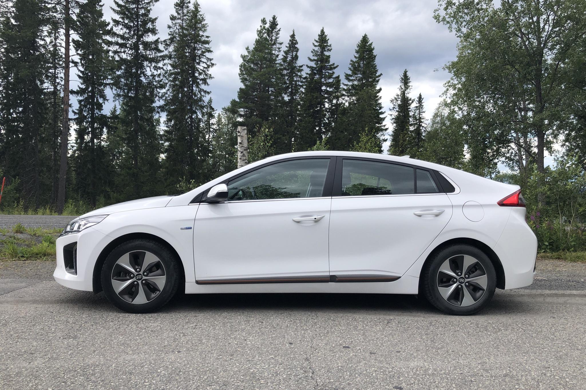 Hyundai IONIQ Electric (120hk) - 82 580 km - Automatic - white - 2018