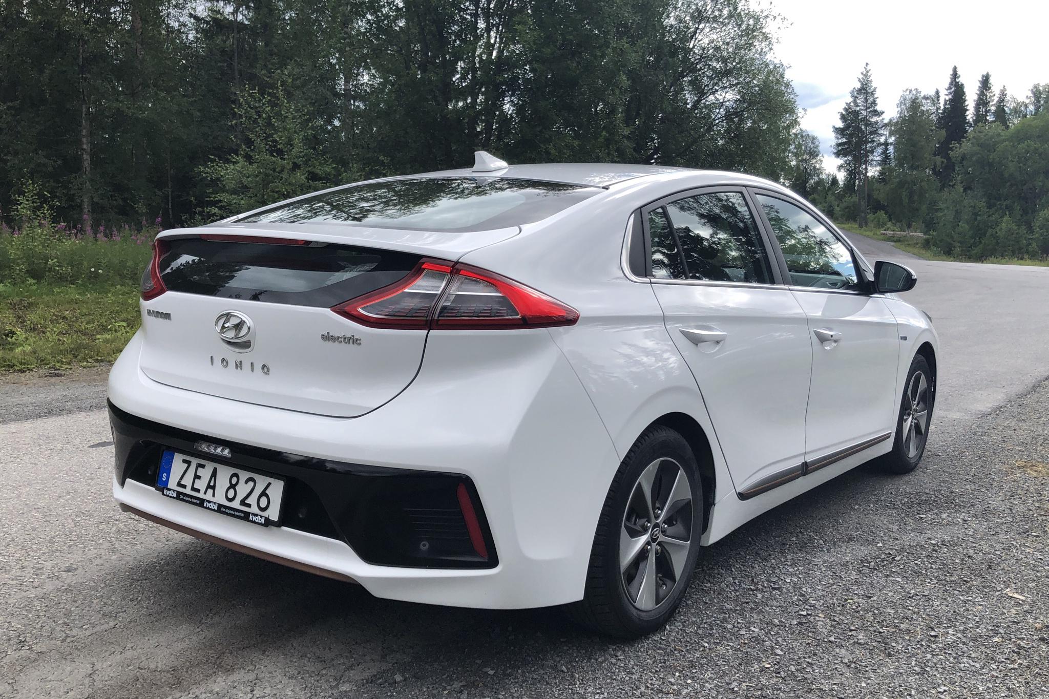 Hyundai IONIQ Electric (120hk) - 82 580 km - Automatic - white - 2018