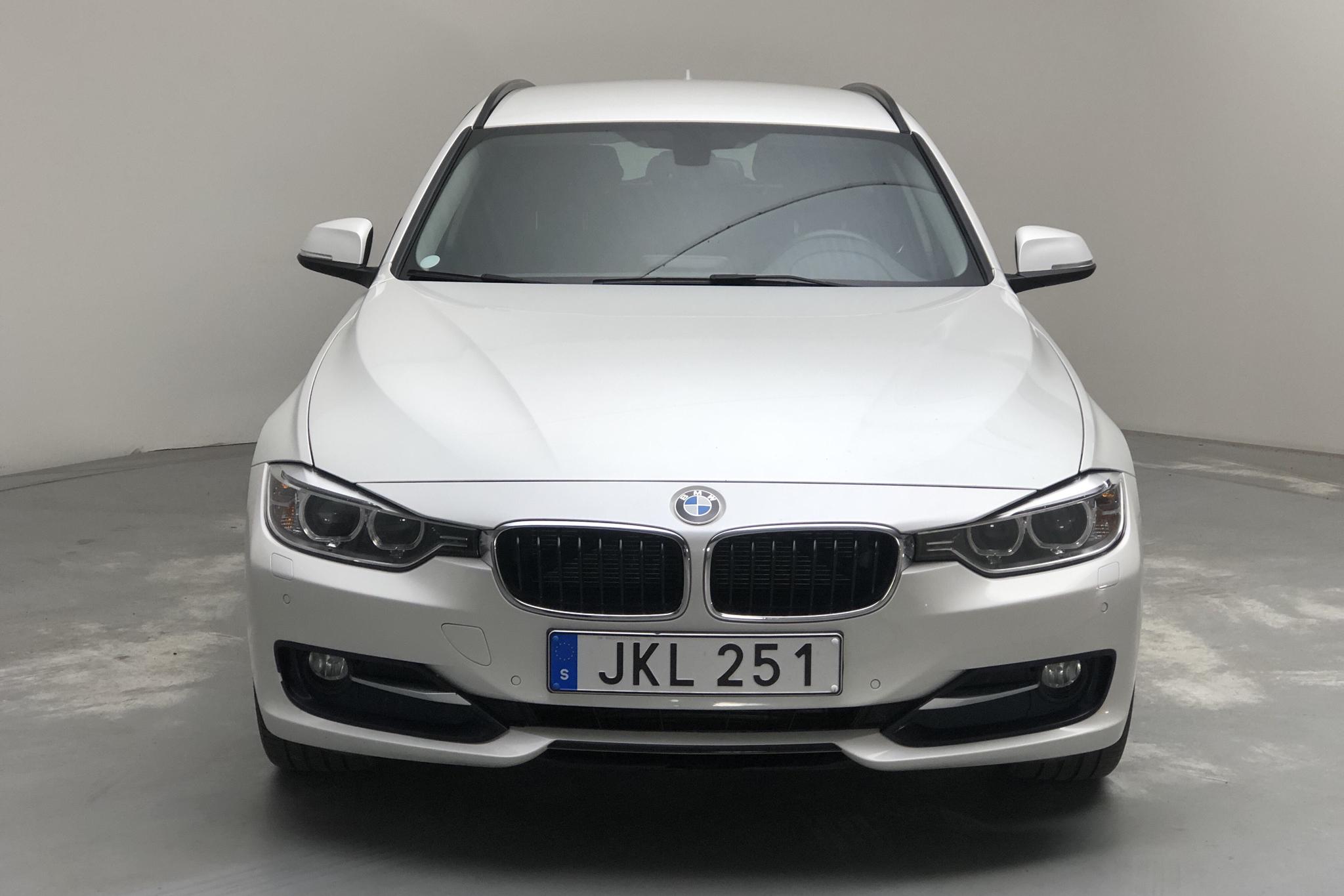 BMW 320d xDrive Touring, F31 (184hk) - 14 448 mil - Automat - vit - 2015