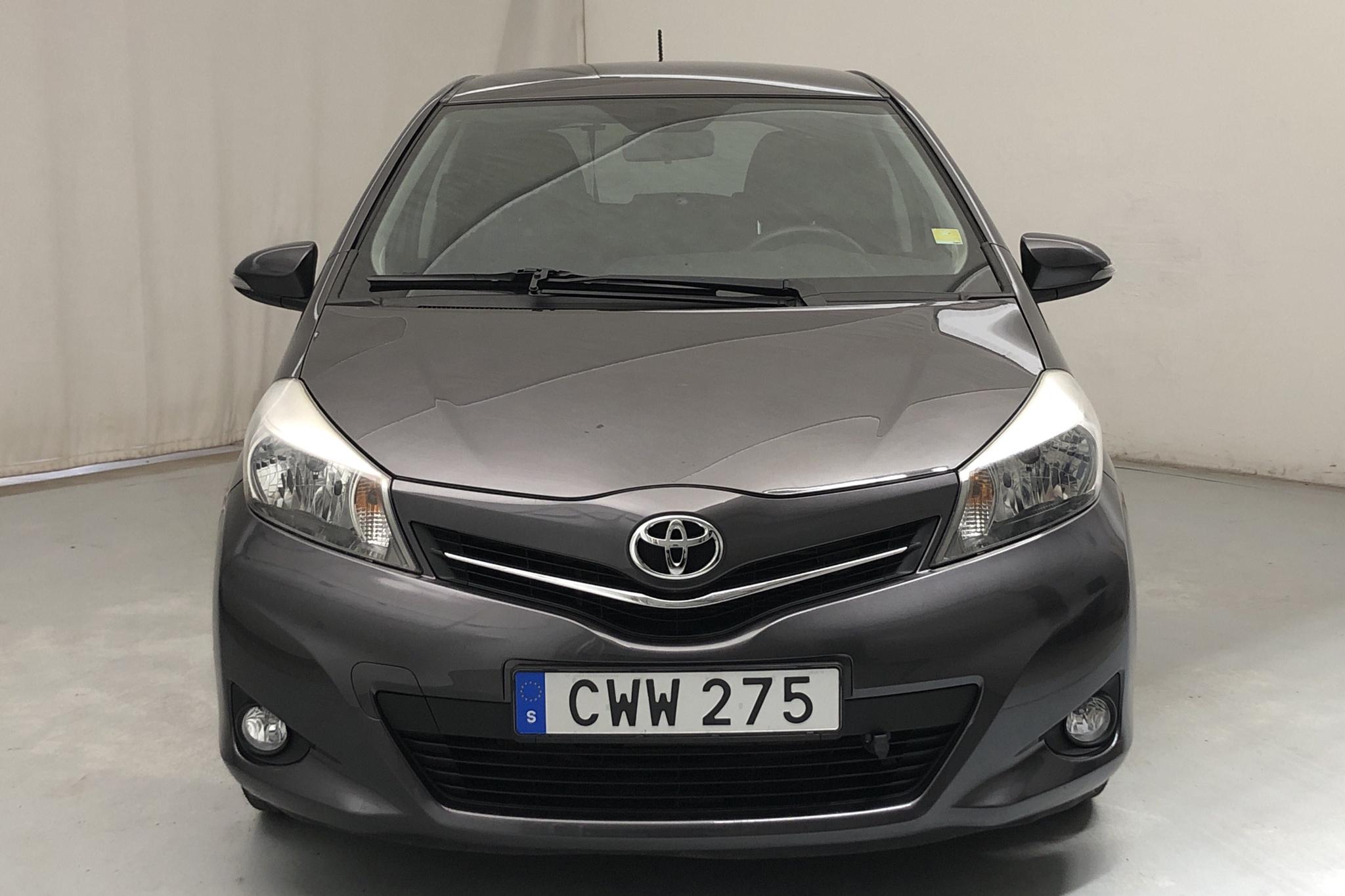 Toyota Yaris 1.33 5dr (100hk) - 28 480 km - Automatic - Dark Grey - 2014