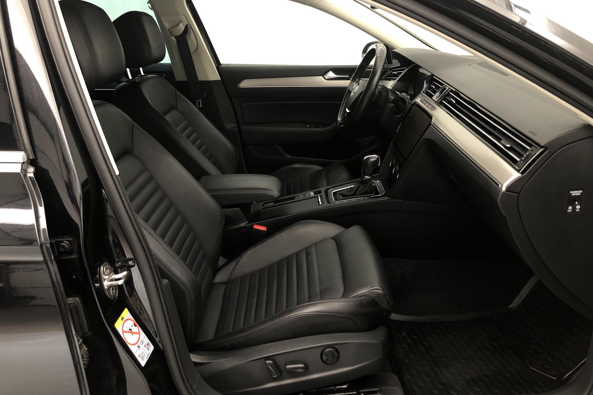 VW Passat 2.0 TDI BiTurbo Sportscombi 4MOTION (240hk) - 144 100 km - Automatic - black - 2018