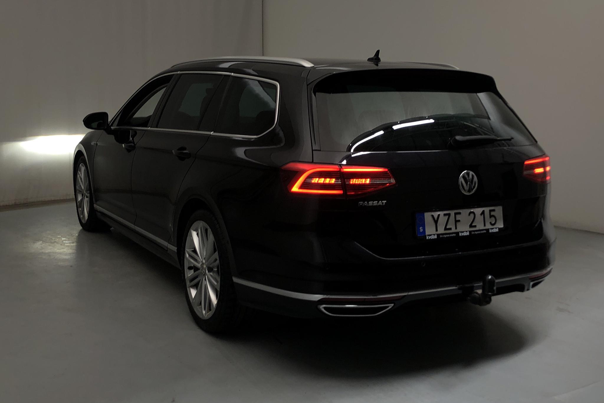 VW Passat 2.0 TDI BiTurbo Sportscombi 4MOTION (240hk) - 14 410 mil - Automat - svart - 2018