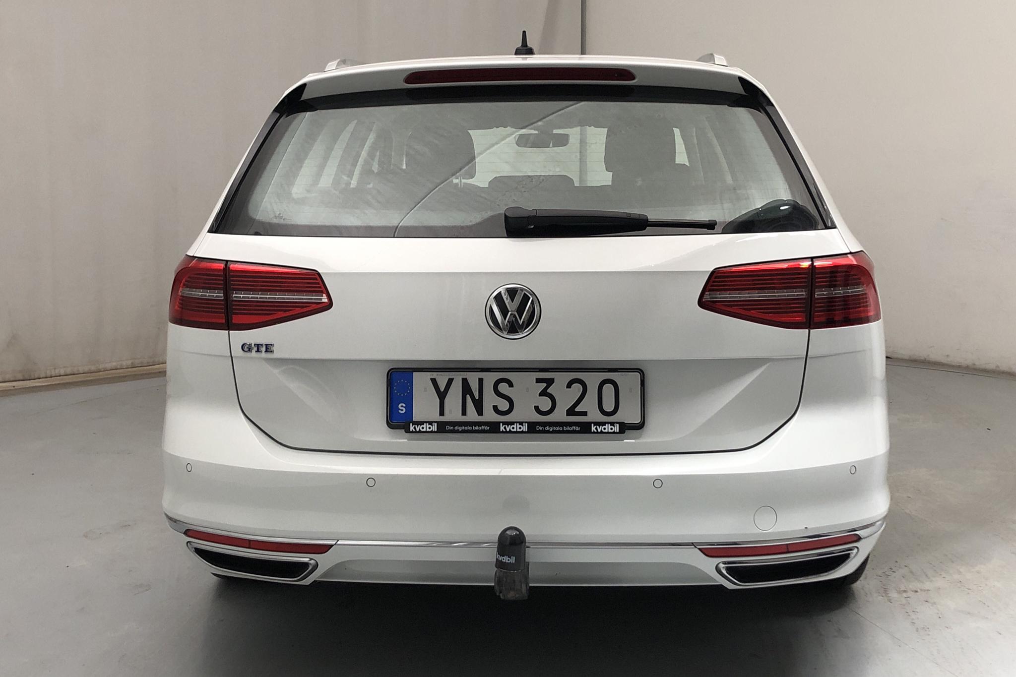 VW Passat 1.4 Plug-in-Hybrid Sportscombi (218hk) - 7 604 mil - Automat - vit - 2018
