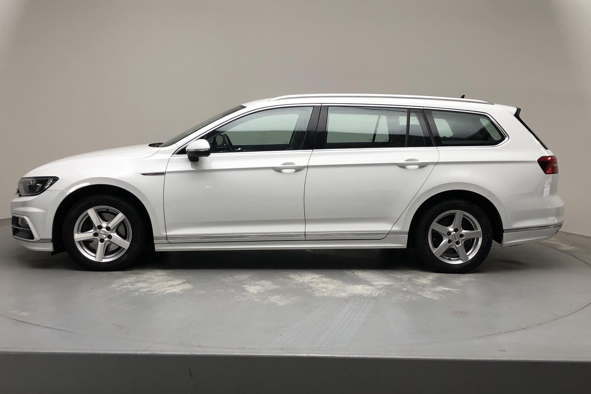 VW Passat 2.0 TDI Sportscombi 4MOTION (190hk) - 112 020 km - Automatic - white - 2017