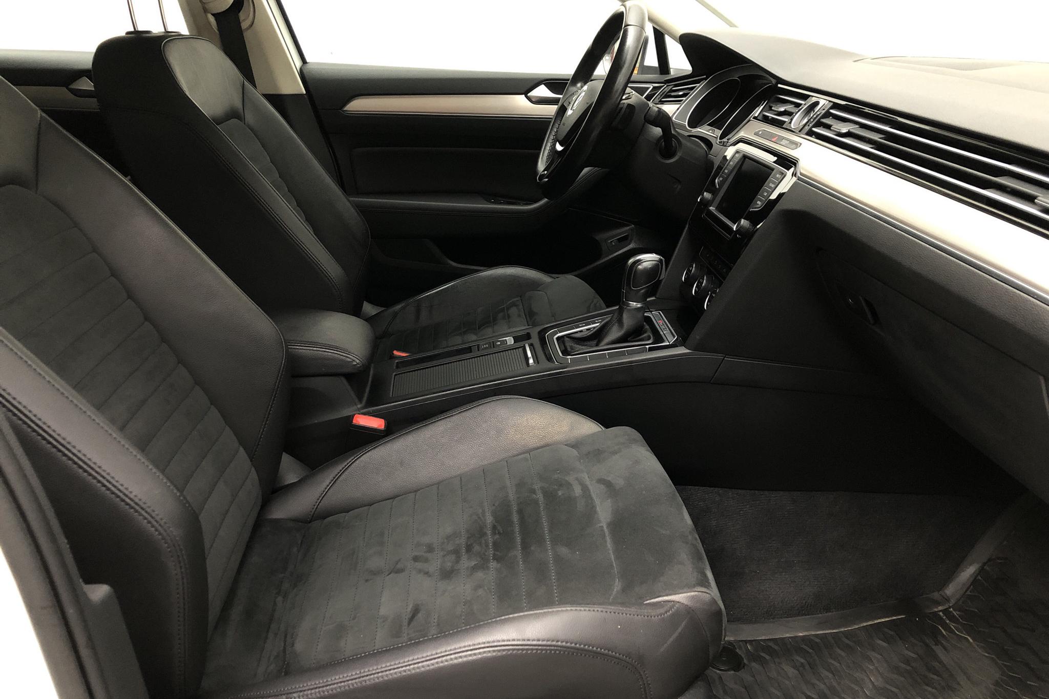 VW Passat 2.0 TDI Sportscombi 4MOTION (190hk) - 11 202 mil - Automat - vit - 2017