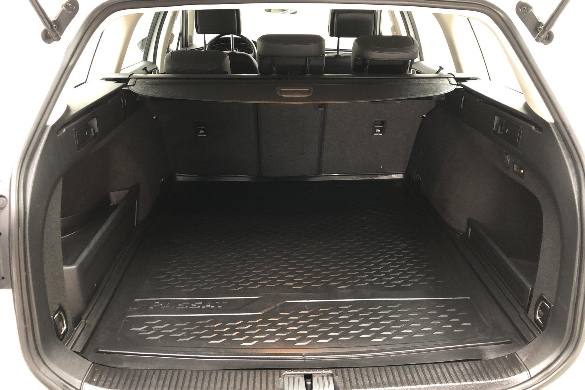 VW Passat 2.0 TDI Sportscombi 4MOTION (190hk) - 11 202 mil - Automat - vit - 2017