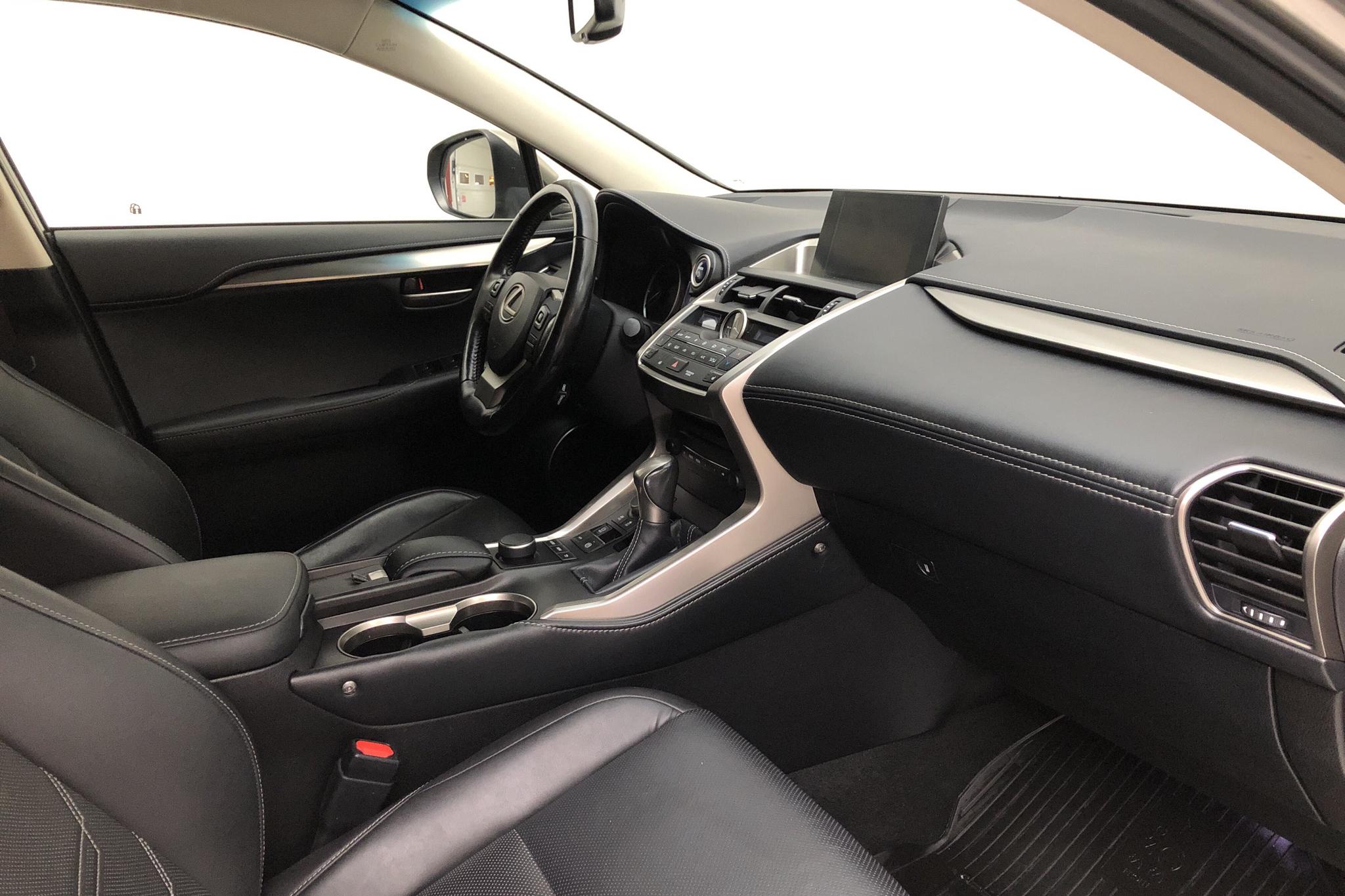 Lexus NX 300h AWD (181hk) - 101 000 km - Automatic - Light Grey - 2016