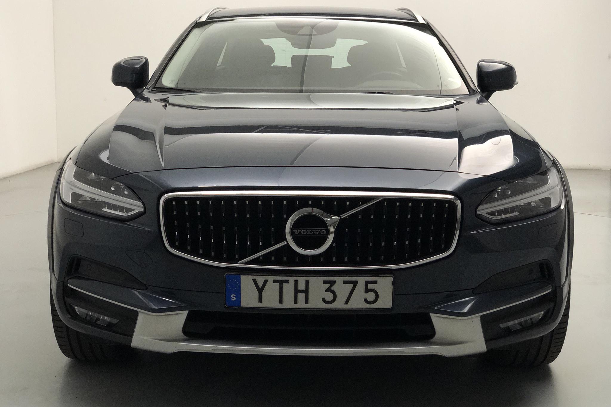 Volvo V90 D4 Cross Country AWD (190hk) - 114 240 km - Automatic - Dark Blue - 2019