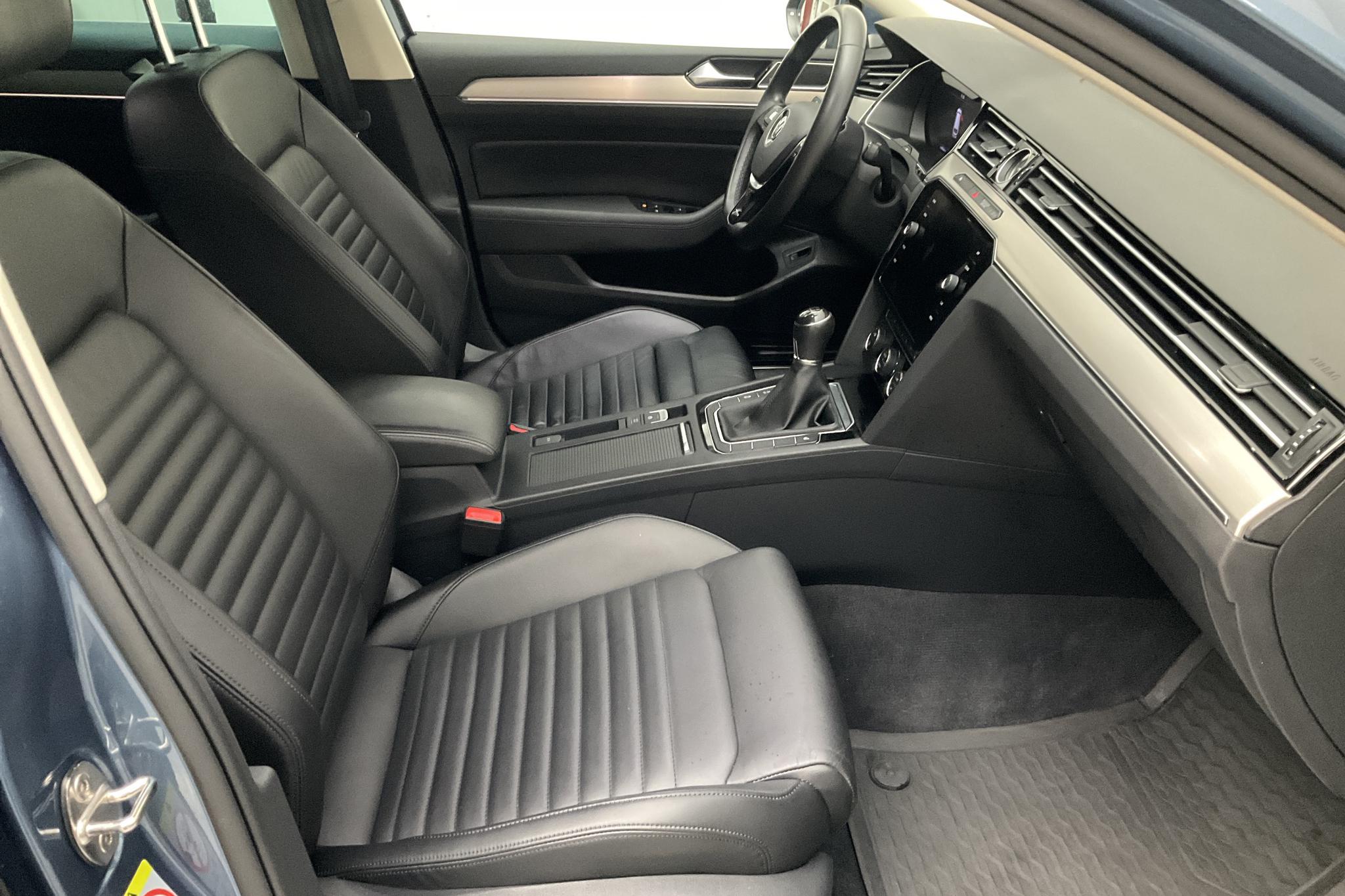 VW Passat 2.0 TDI Sportscombi (190hk) - 93 370 km - Manual - blue - 2018