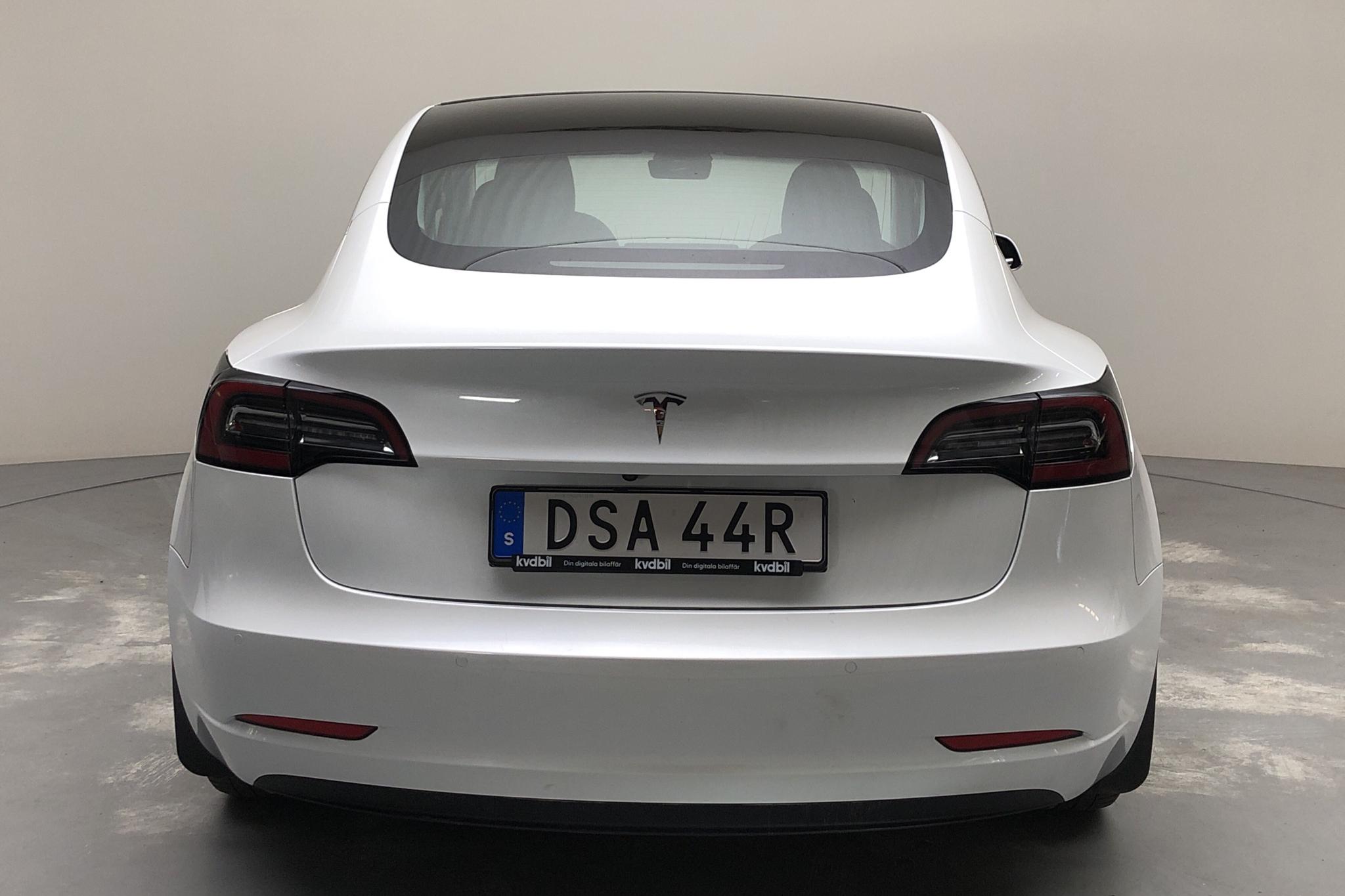 Tesla Model 3 Standard Range RWD - 5 115 mil - Automat - vit - 2020
