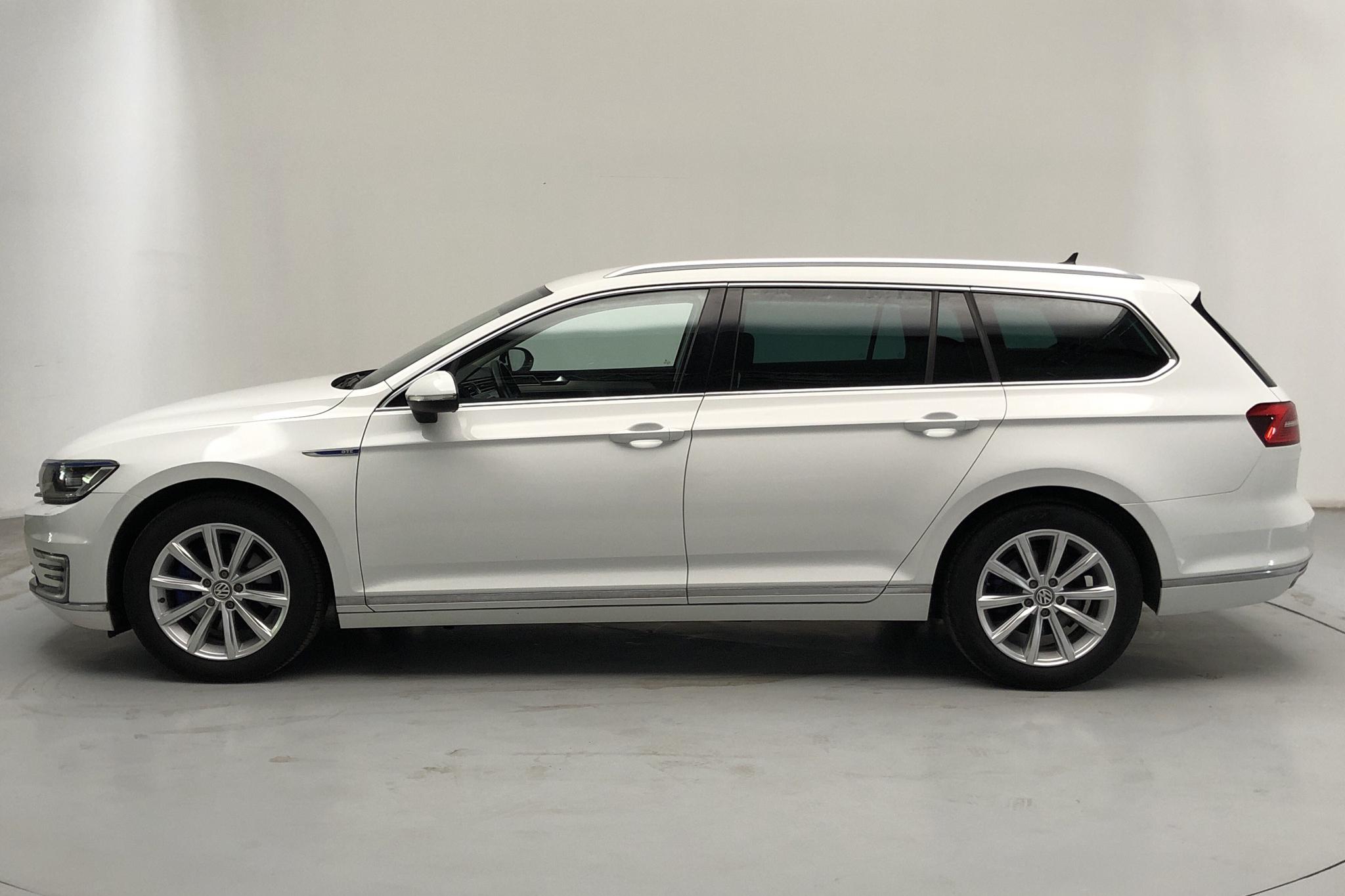 VW Passat 1.4 Plug-in-Hybrid Sportscombi (218hk) - 80 000 km - Automatic - white - 2018