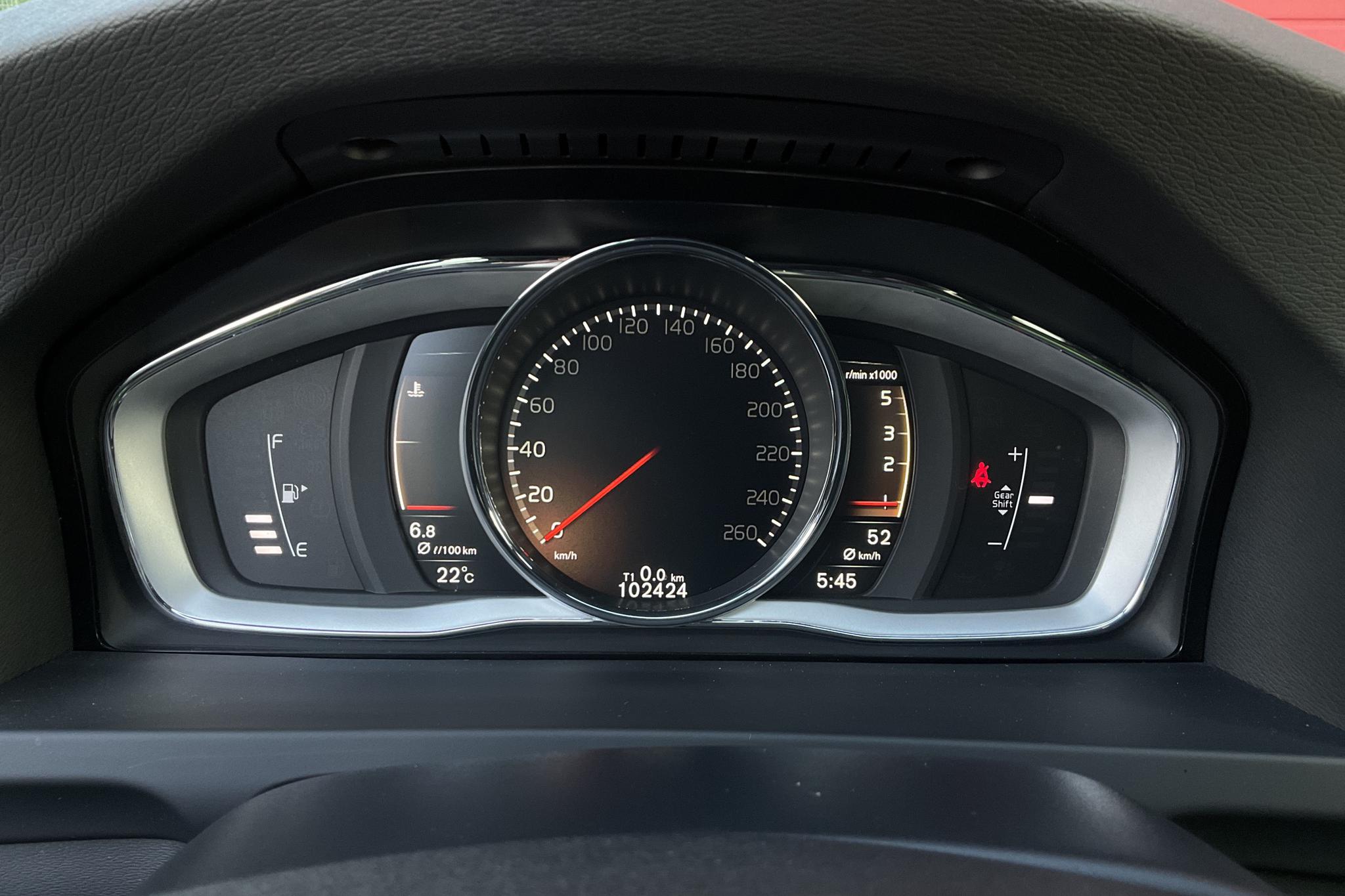 Volvo V60 D4 Cross Country (190hk) - 102 420 km - Manual - silver - 2018