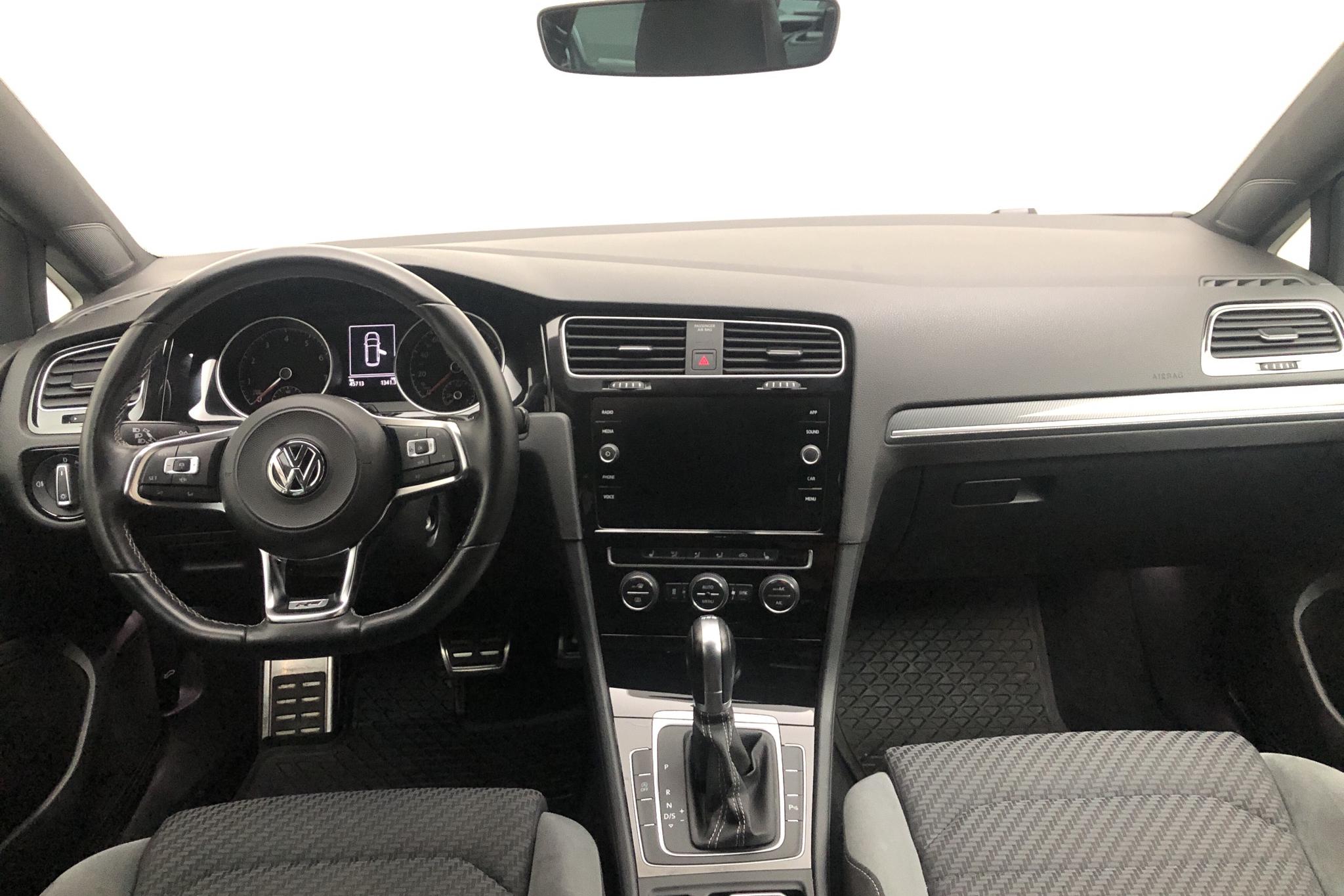 VW Golf VII 1.5 TSI Sportscombi (150hk) - 4 572 mil - Automat - vit - 2019
