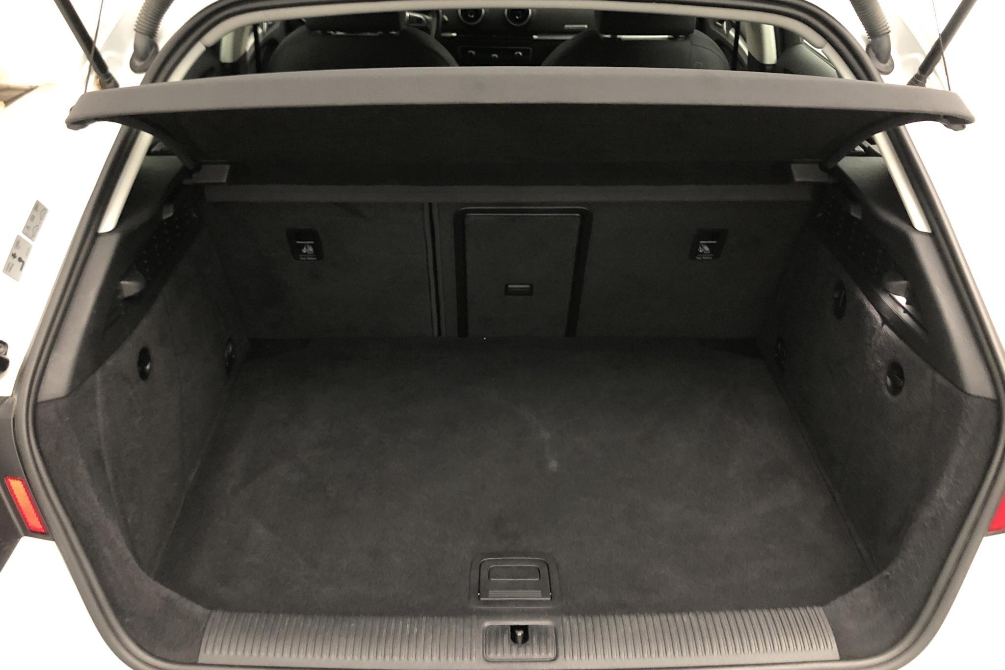 Audi A3 2.0 TDI Sportback quattro (150hk) - 13 723 mil - Manuell - vit - 2015