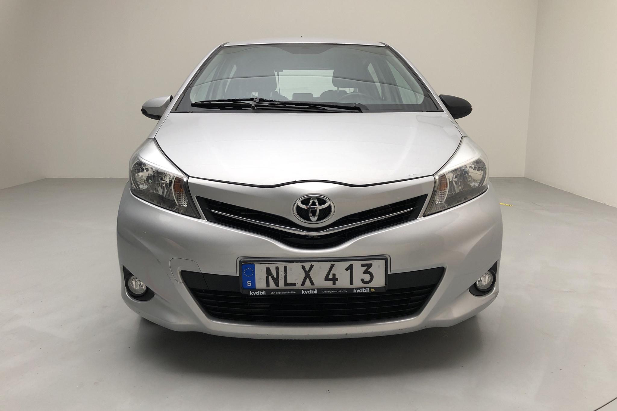 Toyota Yaris 1.4 D-4D 5dr (90hk) - 23 389 mil - Manuell - silver - 2014