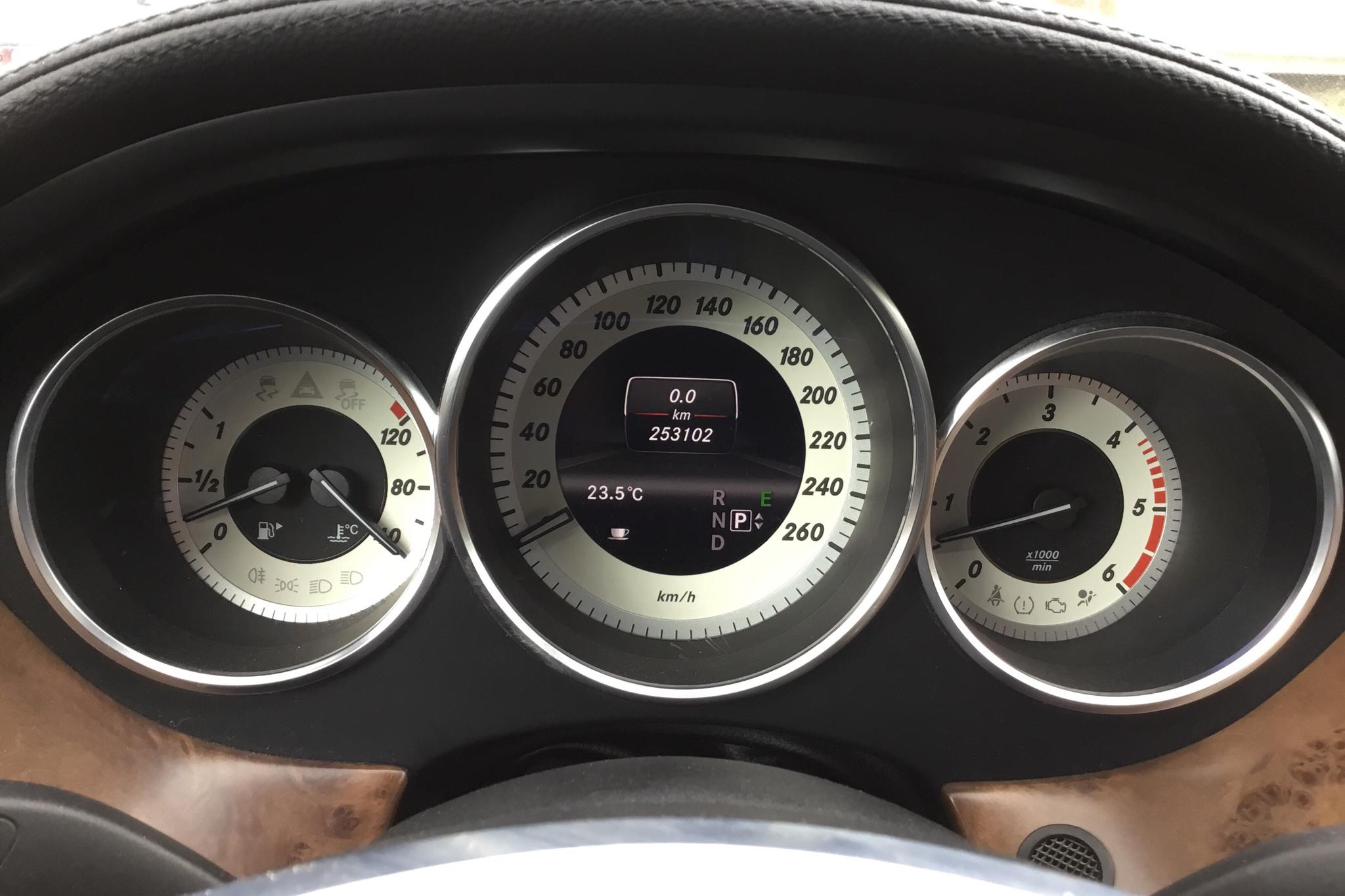 Mercedes CLS 350 CDI 4MATIC (265hk) - 253 100 km - Automatic - silver - 2013