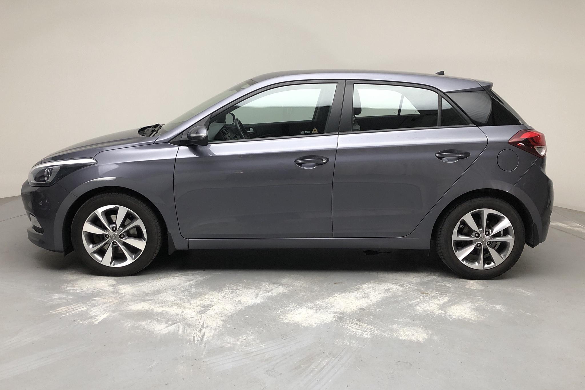 Hyundai i20 1.0t (100hk) - 8 642 mil - Manuell - Dark Grey - 2017