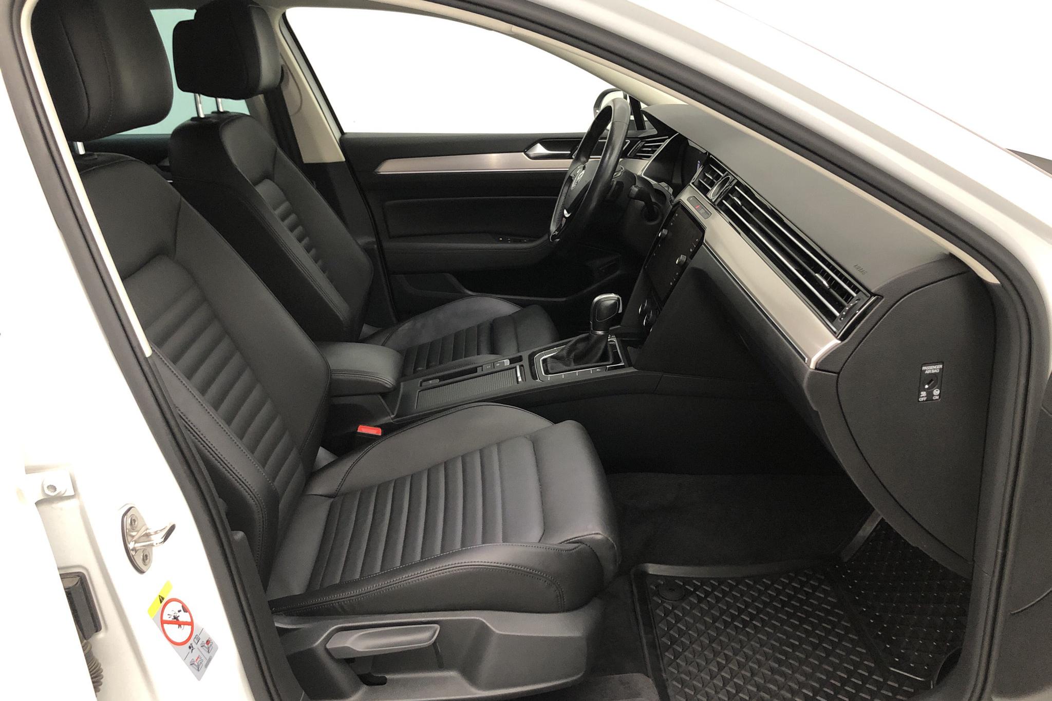 VW Passat 2.0 TDI Sportscombi (190hk) - 79 640 km - Automatic - white - 2018