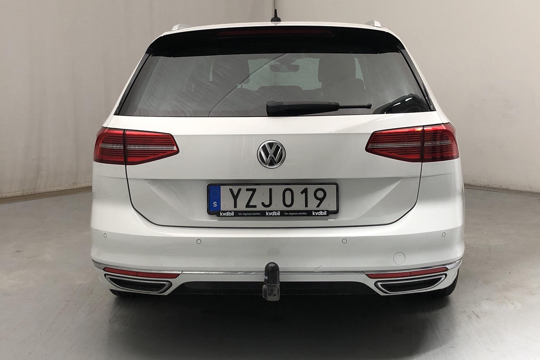 VW Passat 2.0 TDI Sportscombi (190hk) - 7 964 mil - Automat - vit - 2018