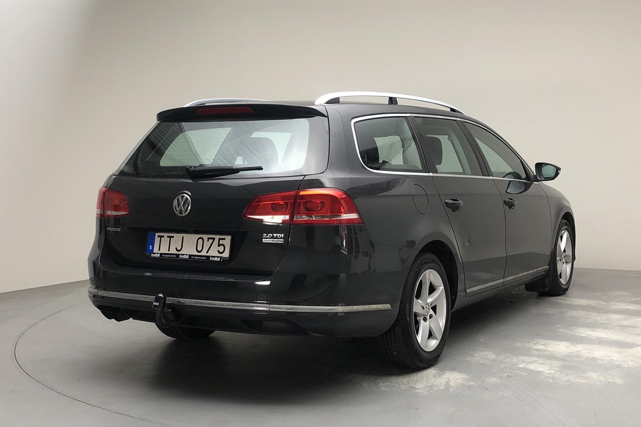 VW Passat 2.0 TDI BlueMotion Technology Variant (140hk) - 215 890 km - Manual - Dark Grey - 2011