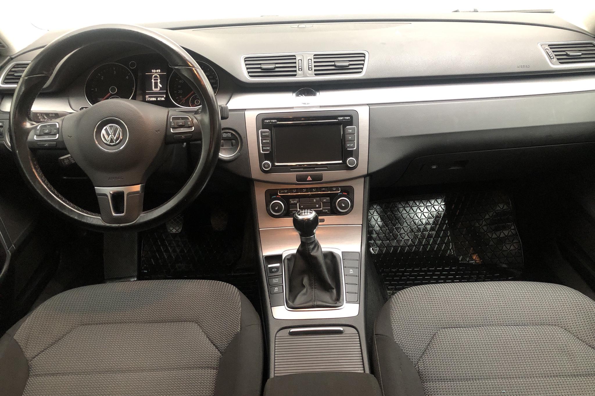 VW Passat 2.0 TDI BlueMotion Technology Variant (140hk) - 215 890 km - Manual - Dark Grey - 2011