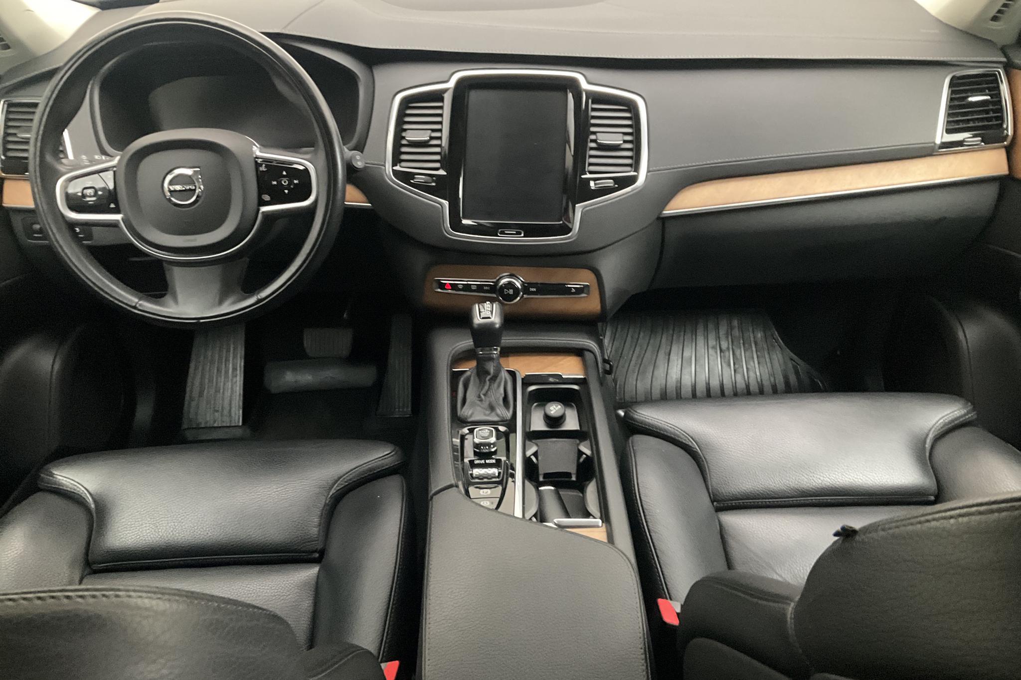 Volvo XC90 D5 AWD (235hk) - 10 869 mil - Automat - silver - 2019