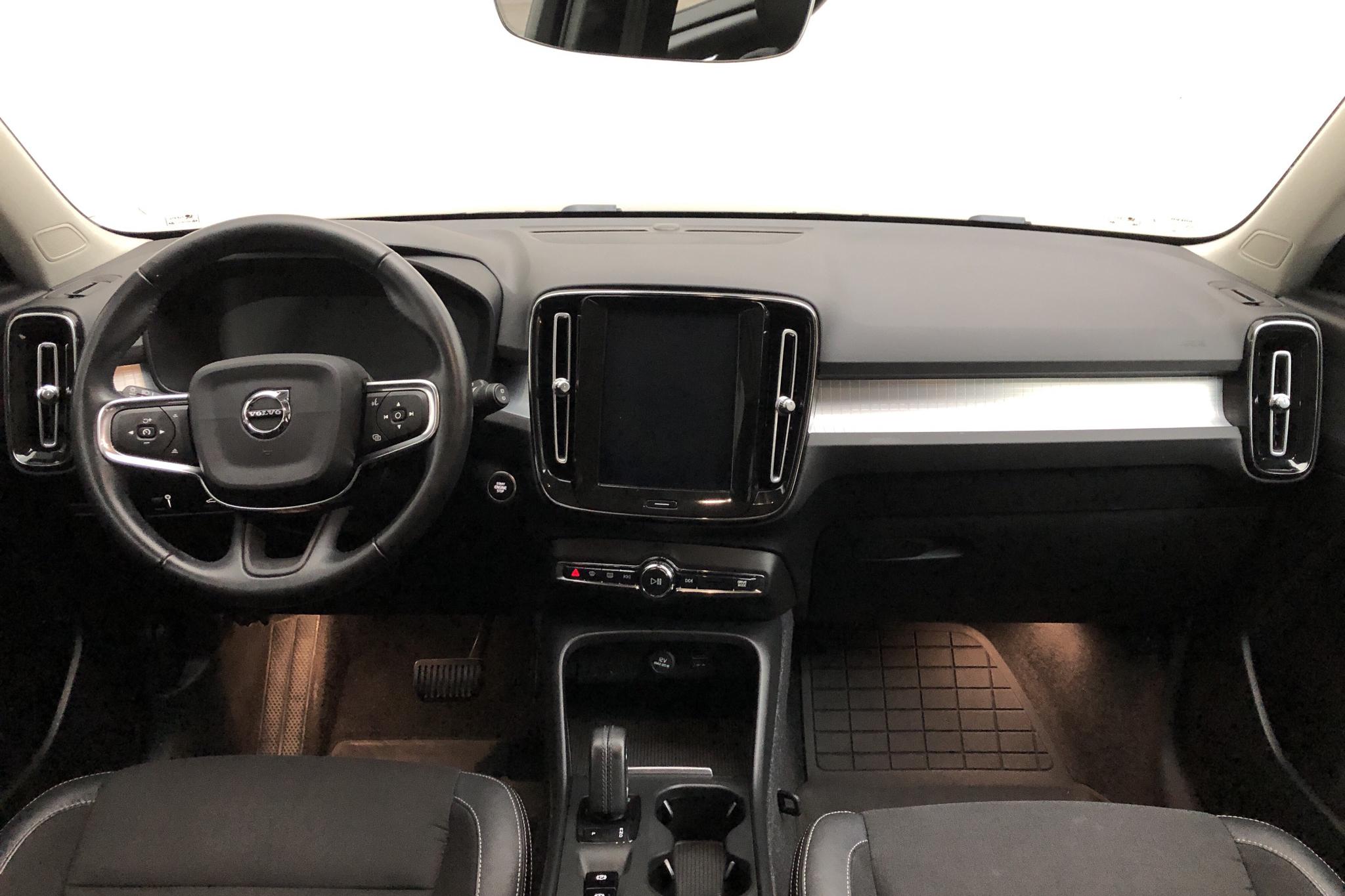 Volvo XC40 D3 2WD (150hk) - 7 716 mil - Automat - svart - 2019
