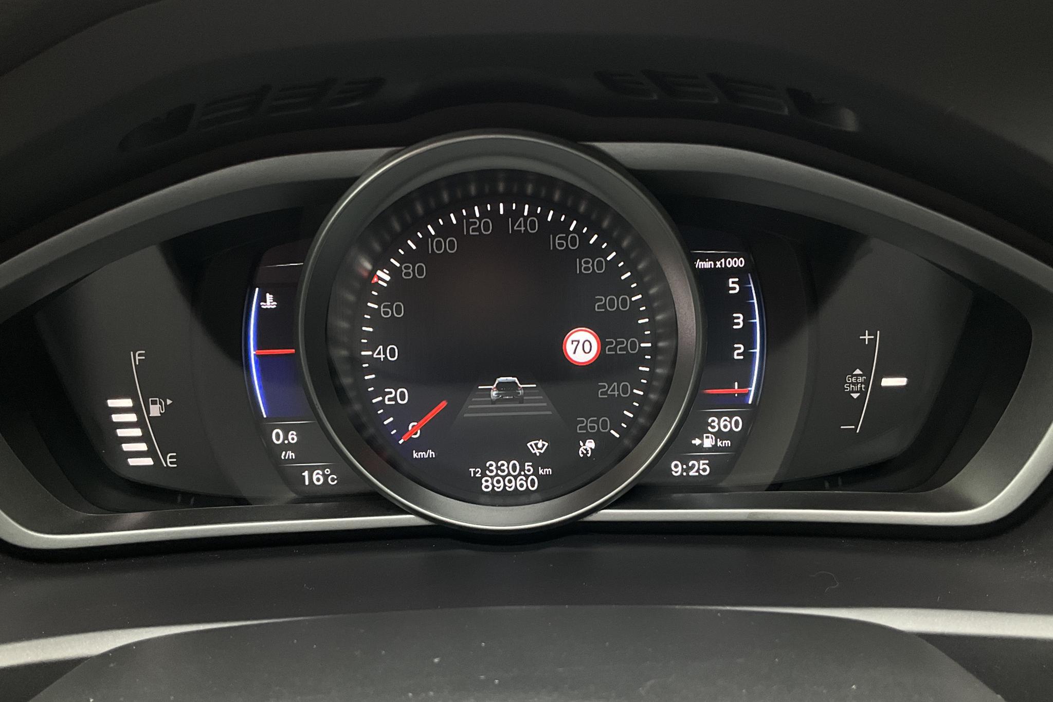 Volvo V40 D2 (120hk) - 8 996 mil - Manuell - grå - 2018