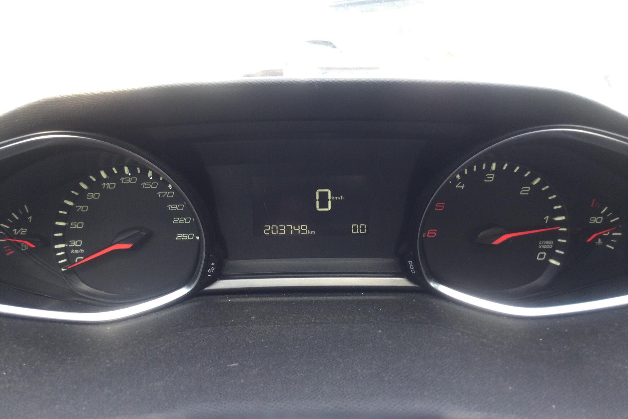 Peugeot 308 1.6 HDi (92hk) - 203 750 km - Manual - gray - 2015