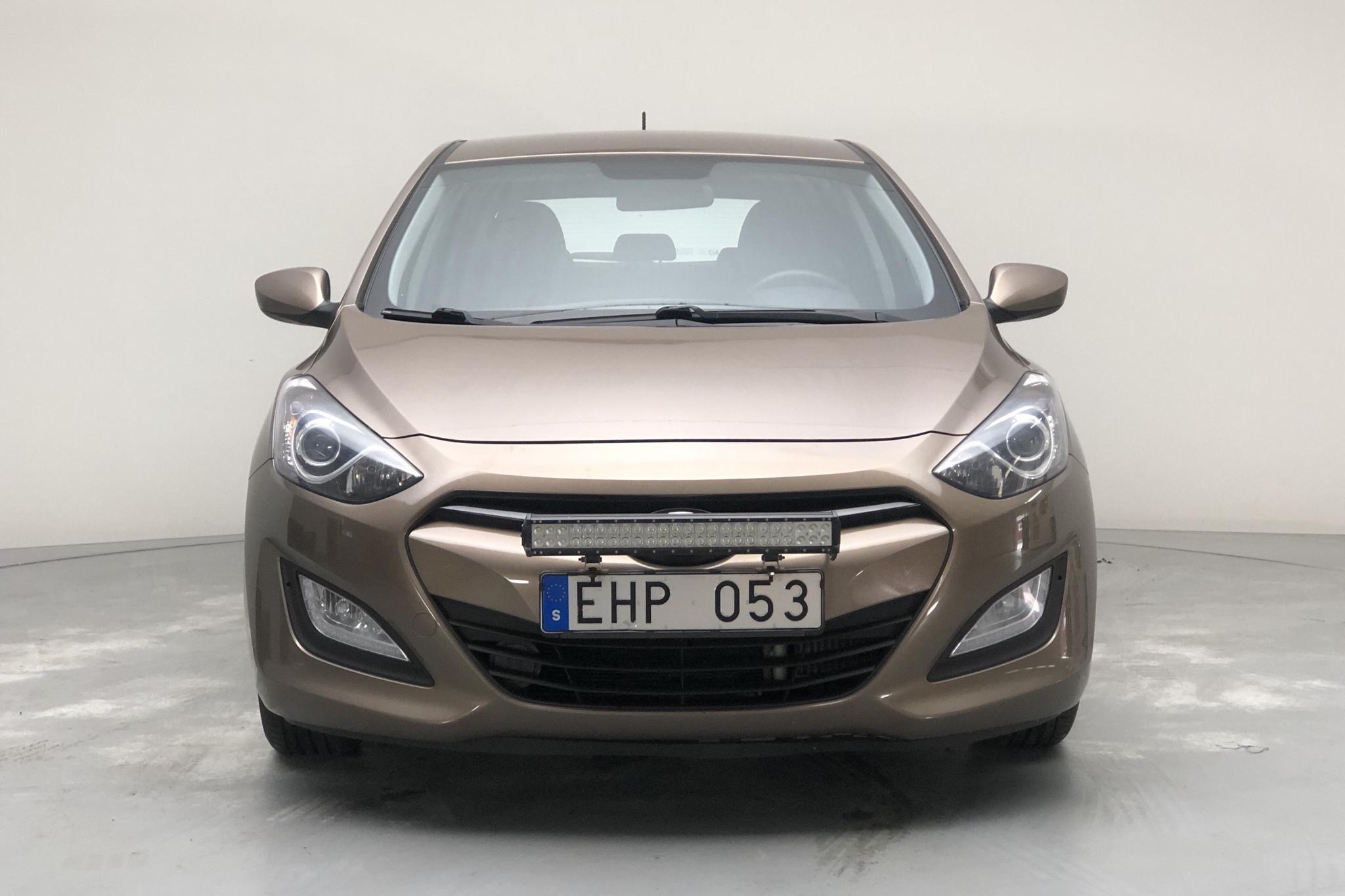 Hyundai i30 1.6 CRDi 5dr (110hk) - 17 063 mil - Manuell - Light Brown - 2013