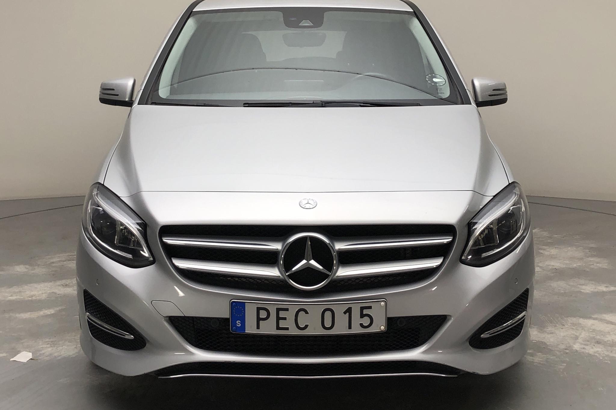Mercedes B 180 W246 (122hk) - 8 218 mil - Manuell - silver - 2016