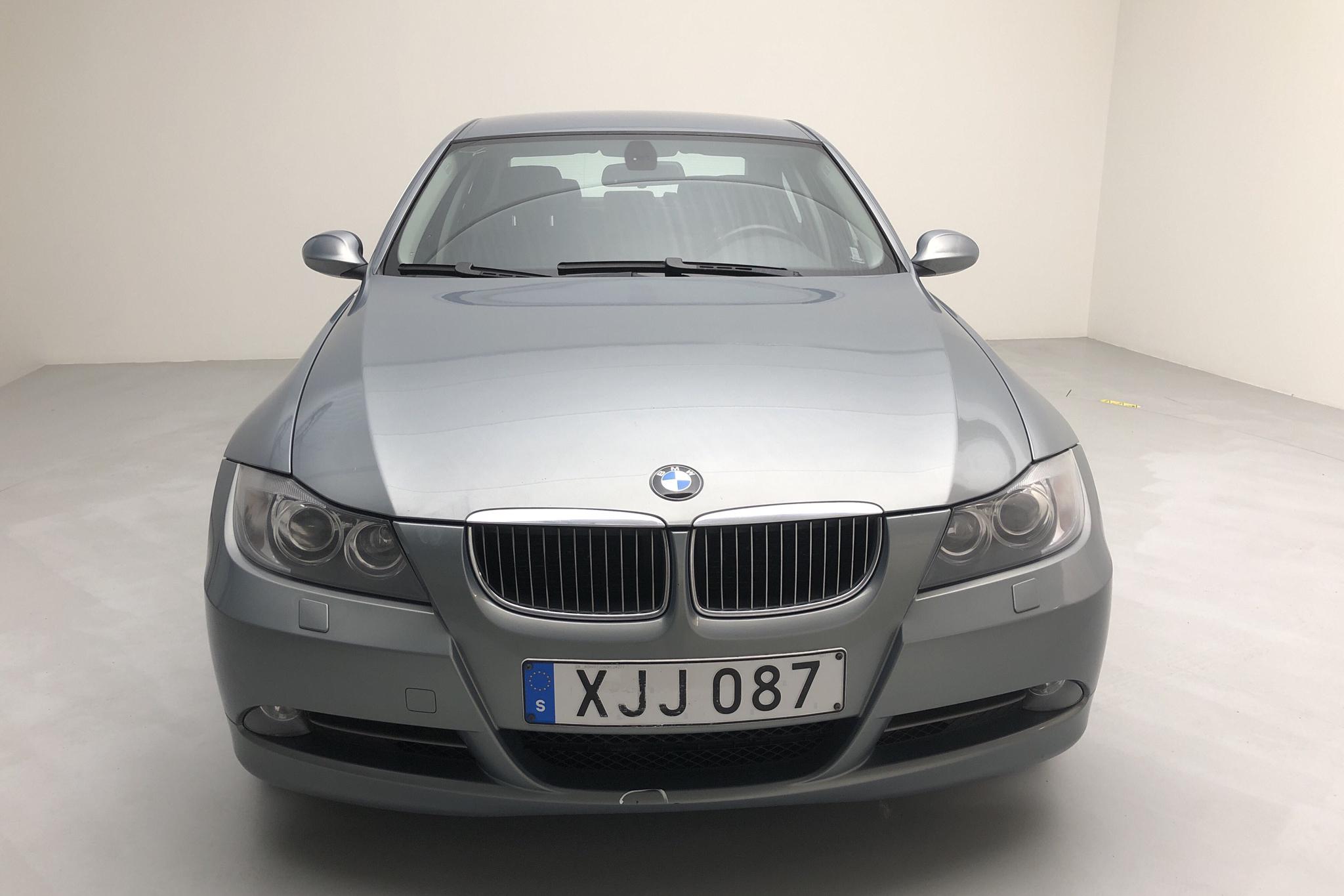 BMW 330i Sedan, E90 (258hk) - 23 601 mil - Manuell - grå - 2006