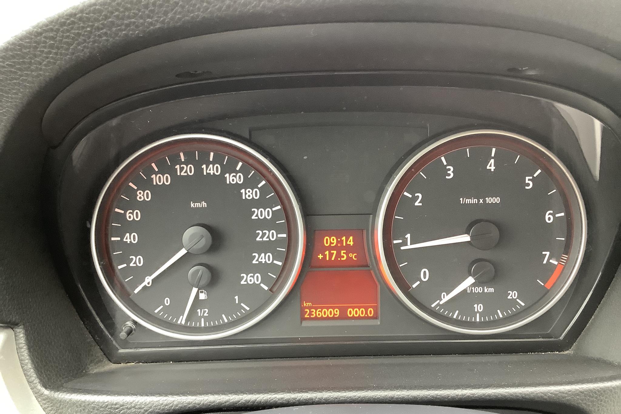 BMW 330i Sedan, E90 (258hk) - 236 010 km - Manual - gray - 2006