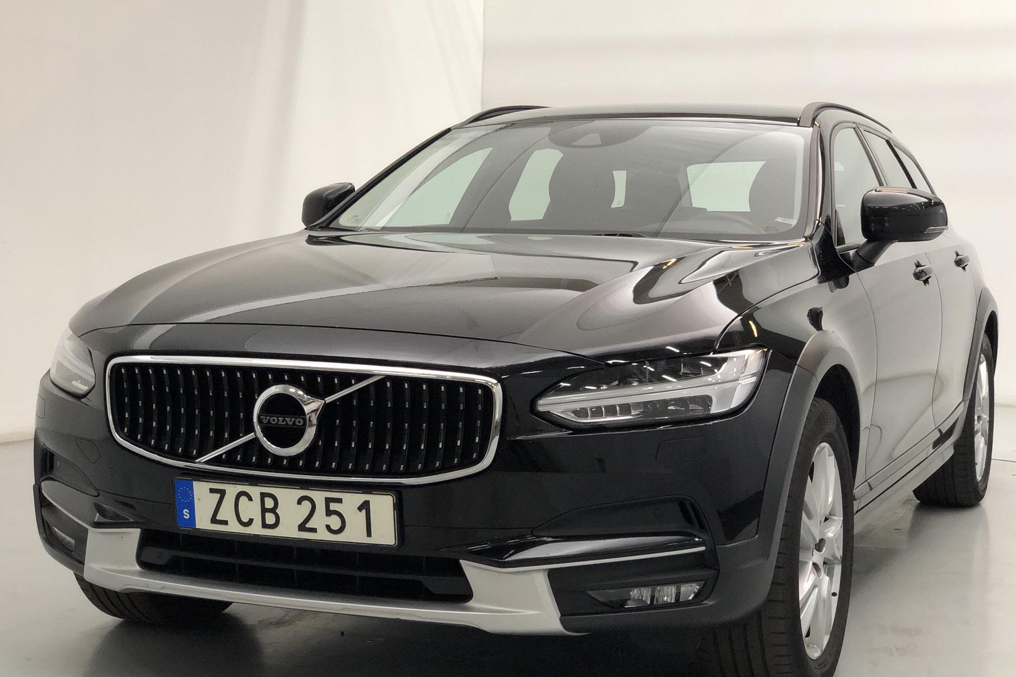 Volvo V90 D4 Cross Country AWD (190hk) - 10 222 mil - Automat - svart - 2018