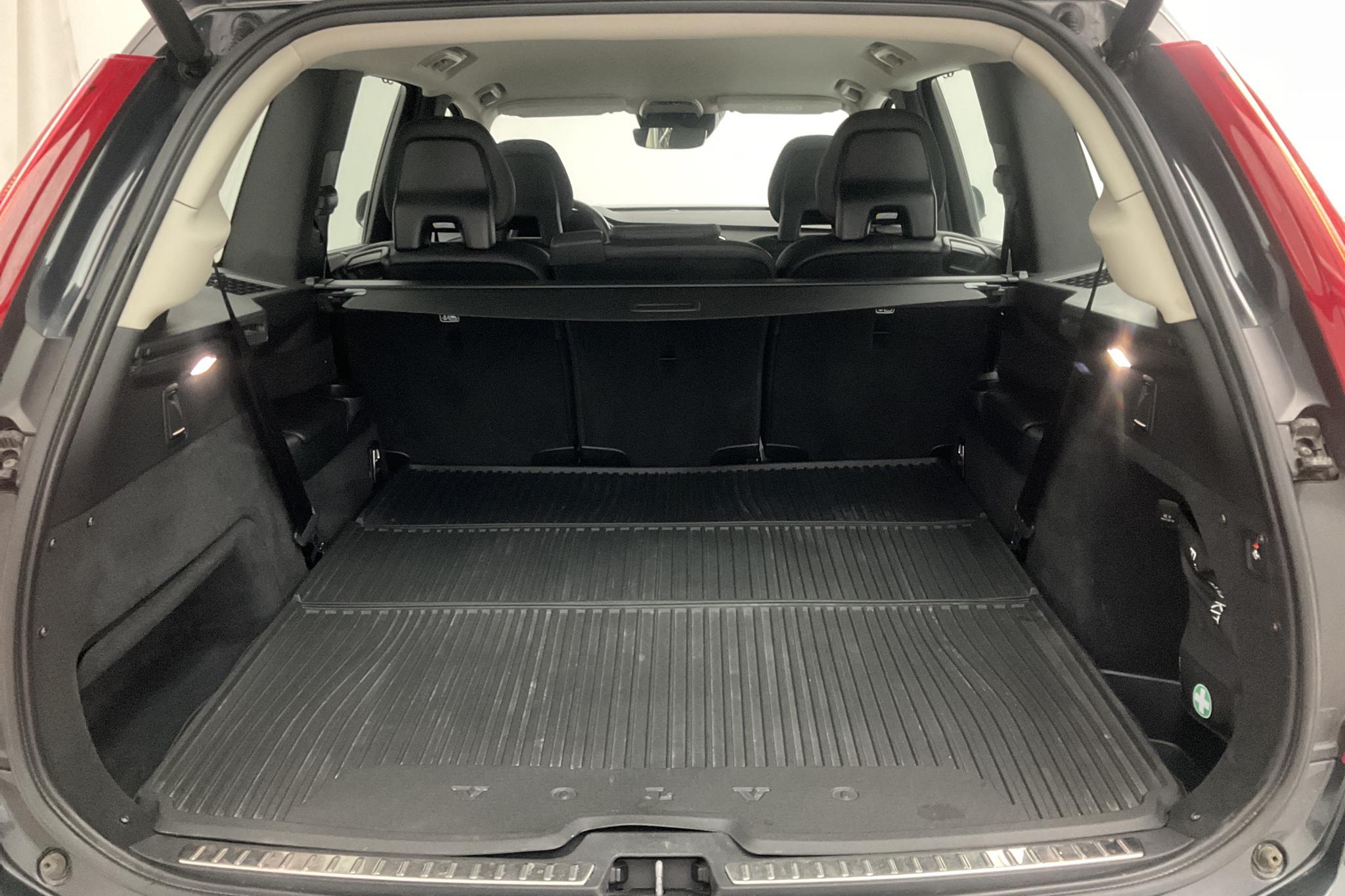 Volvo XC90 T5 AWD (250hk) - 6 827 mil - Automat - grå - 2018