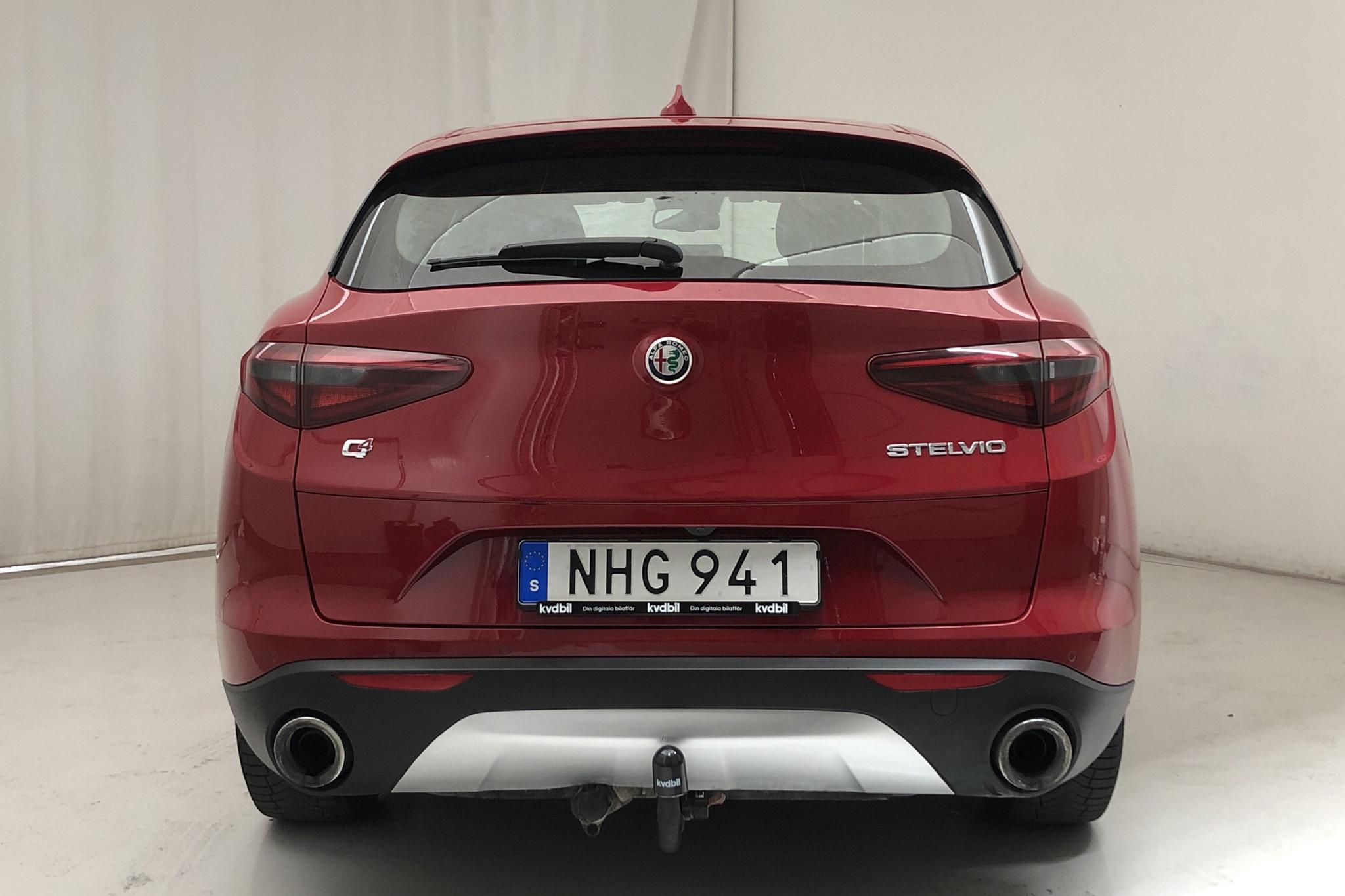 Alfa Romeo Stelvio 2.0 AWD (280hk) - 7 787 mil - Automat - röd - 2017