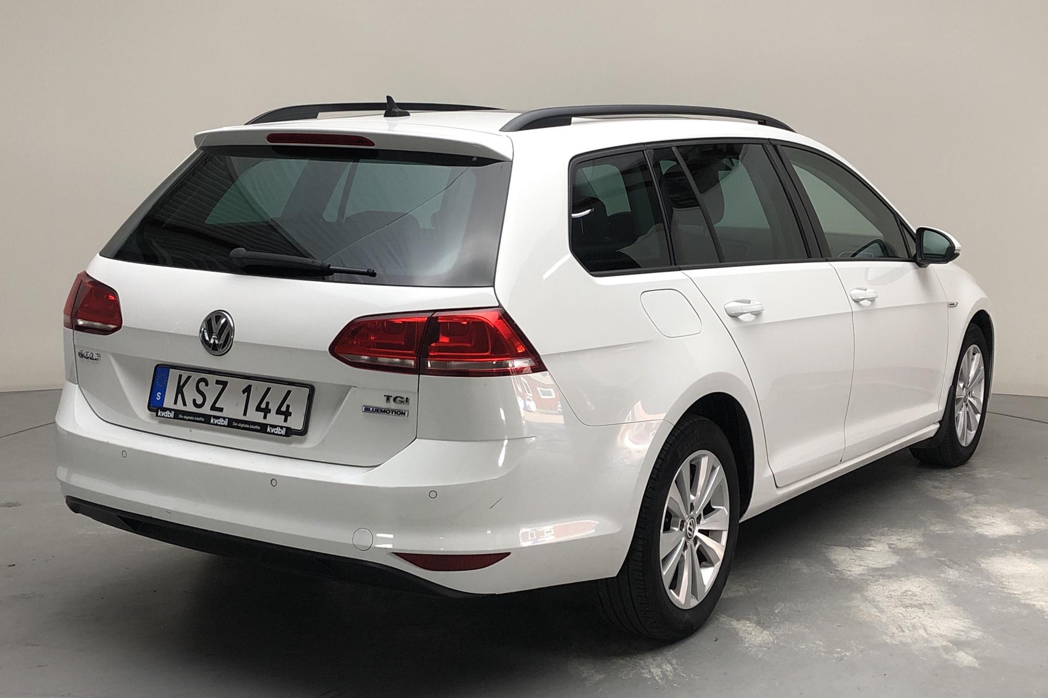 VW Golf VII 1.4 TGI BlueMotion Sportscombi (110hk) - 22 572 mil - Automat - vit - 2015