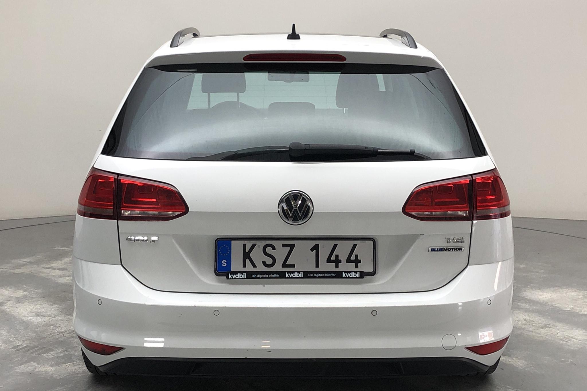 VW Golf VII 1.4 TGI BlueMotion Sportscombi (110hk) - 22 572 mil - Automat - vit - 2015
