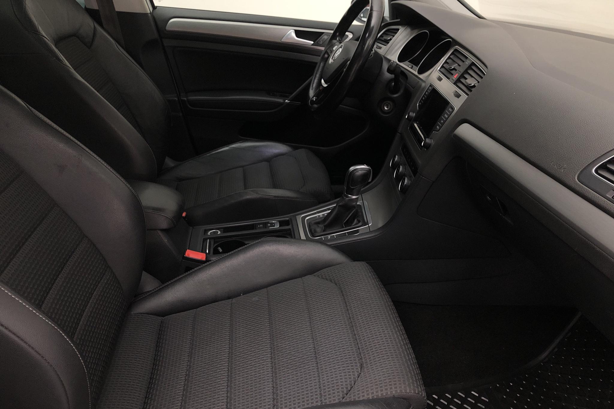 VW Golf VII 1.4 TGI BlueMotion Sportscombi (110hk) - 225 720 km - Automatic - white - 2015
