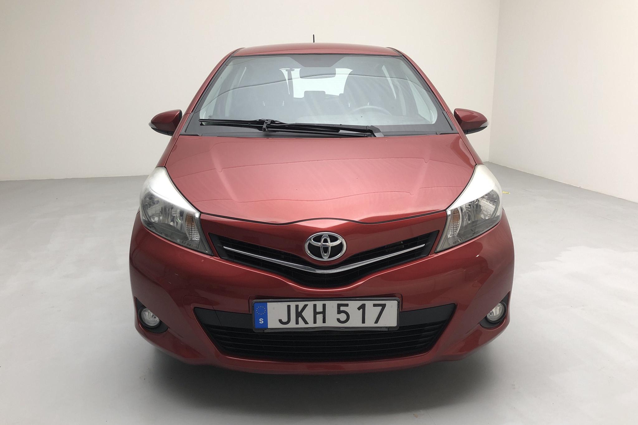 Toyota Yaris 1.33 5dr (100hk) - 88 010 km - Manual - red - 2014