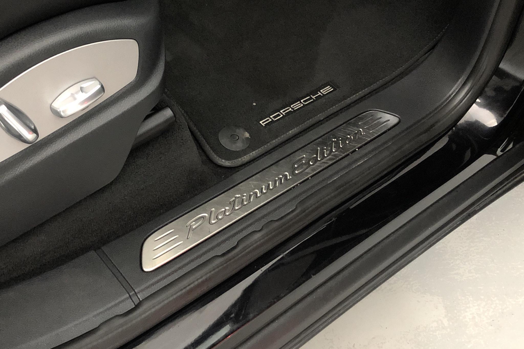Porsche Cayenne Diesel (262hk) - 6 830 mil - Automat - svart - 2017
