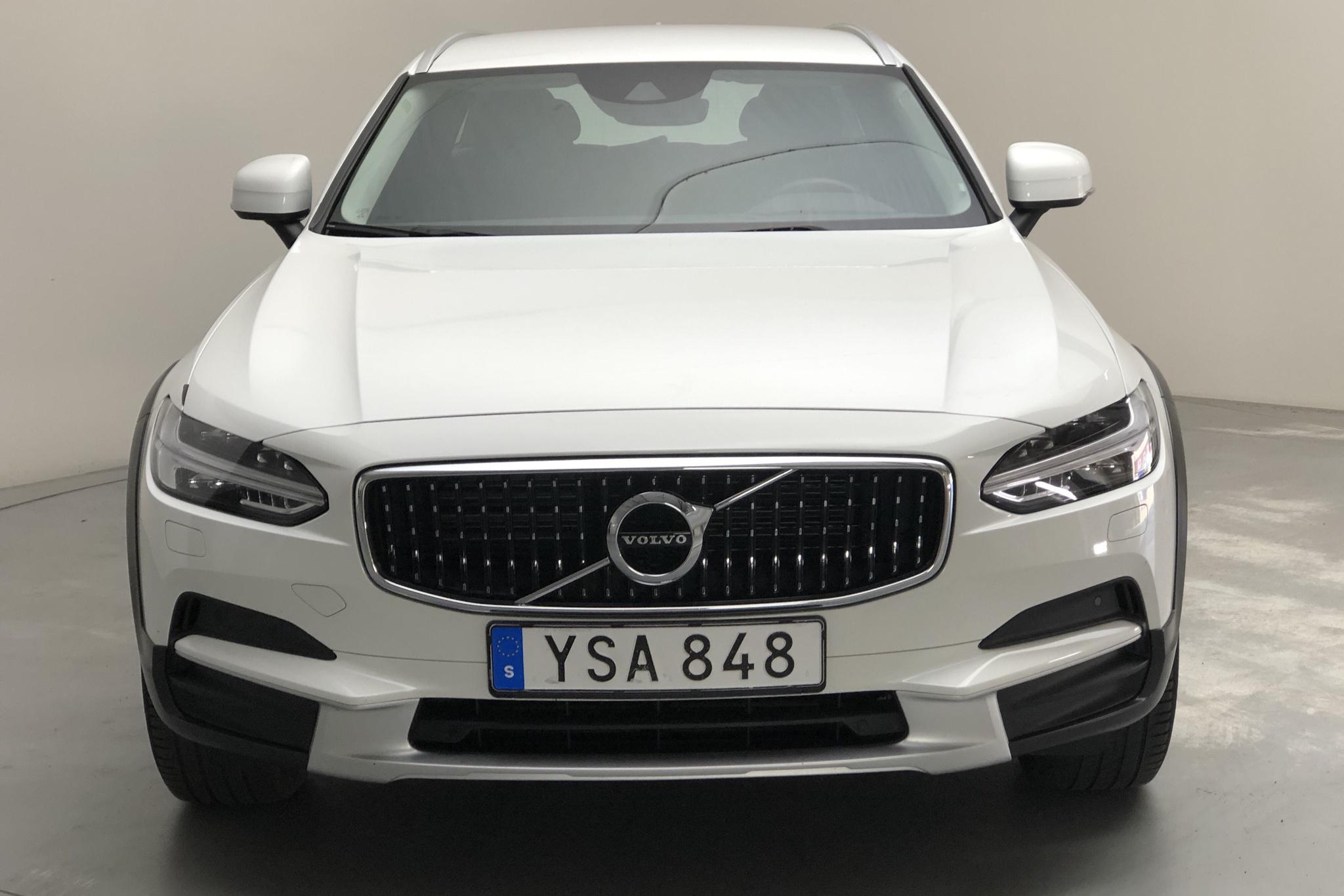 Volvo V90 D4 Cross Country AWD (190hk) - 129 820 km - Automatic - white - 2018