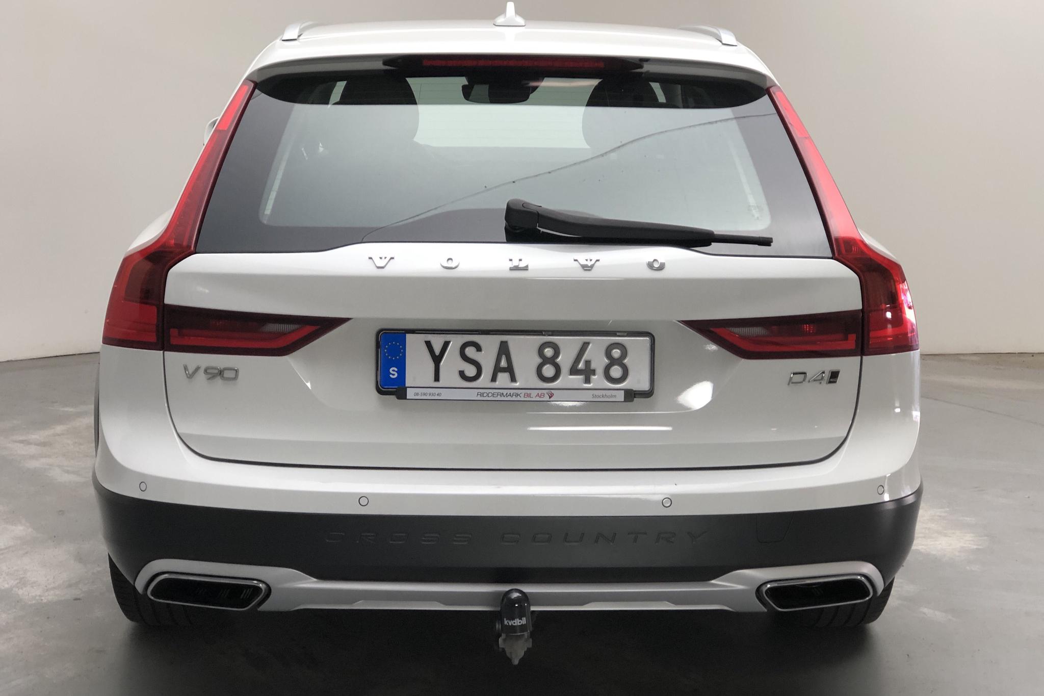 Volvo V90 D4 Cross Country AWD (190hk) - 129 820 km - Automatic - white - 2018
