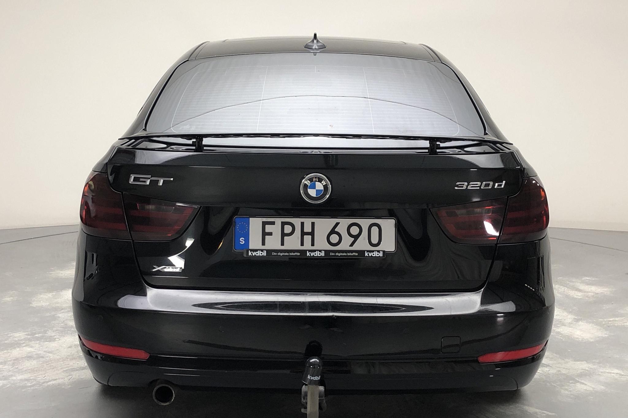 BMW 320d GT xDrive, F34 (184hk) - 15 178 mil - Automat - svart - 2015